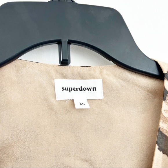 NEW Superdown Gemini Leopard Long Sleeve Wrap Blouse Size XS - Picture 7 of 9